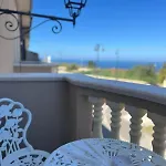 La Romantique And Tropea *