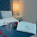 La Romantique And Tropea