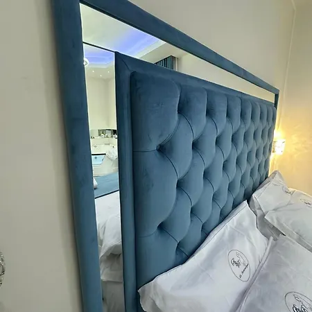 La Romantique And Tropea *