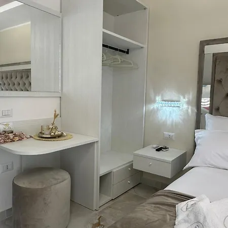 La Romantique And Tropea *