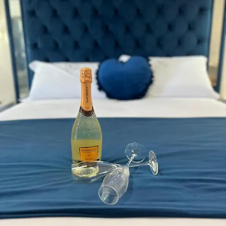 La Romantique And Tropea Parghelia