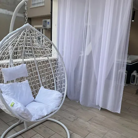 La Romantique And Tropea *