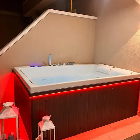 La Romantique And Tropea *