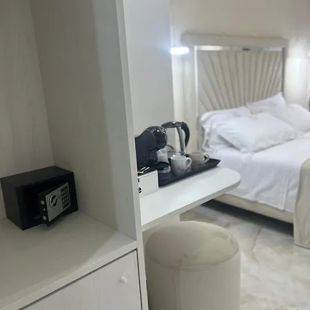 La Romantique And Tropea Parghelia