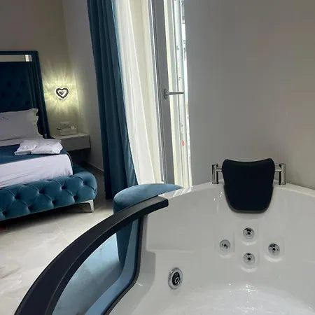 La Romantique And Tropea *