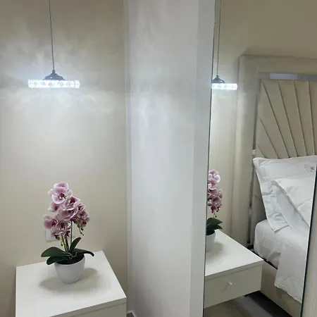 La Romantique And Tropea 파르겔리아