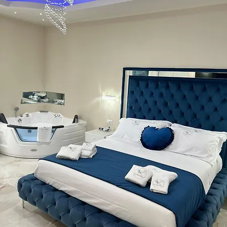 La Romantique And Tropea *