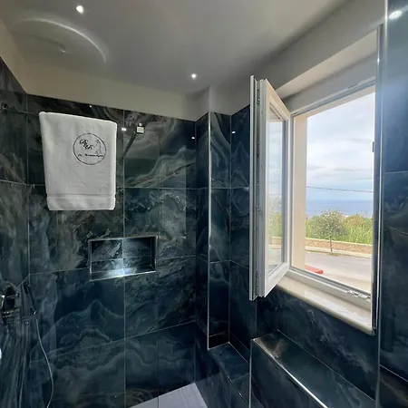 La Romantique And Tropea