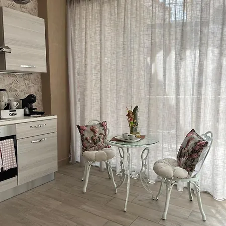 La Romantique And Tropea