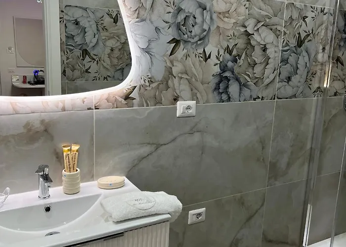 La Romantique And Tropea Gasthuis *