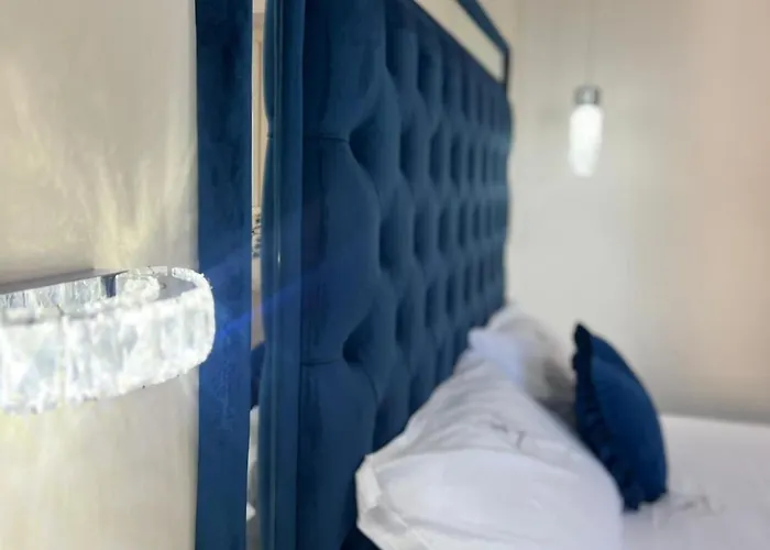 La Romantique And Tropea *