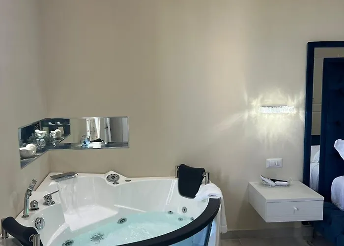 La Romantique And Tropea