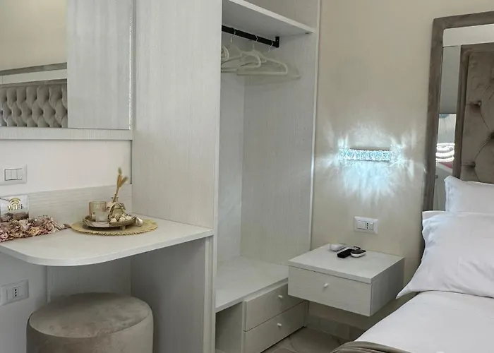 La Romantique And Tropea *