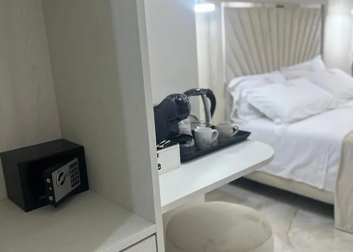 La Romantique And Tropea Parghelia