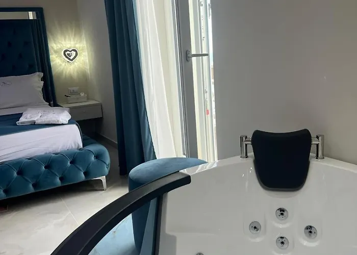 La Romantique And Tropea *