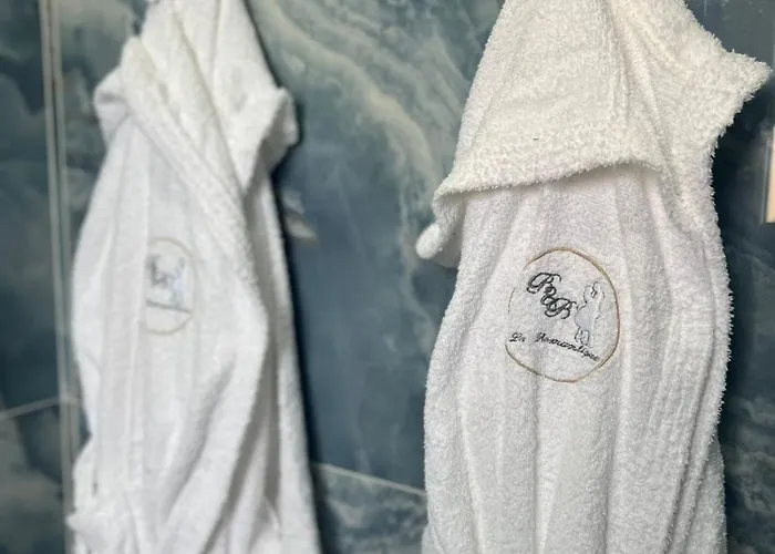 La Romantique And Tropea Gasthuis