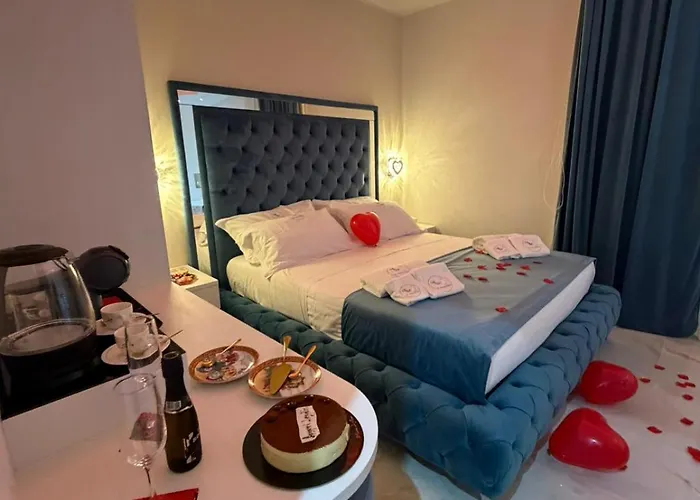 La Romantique And Tropea *