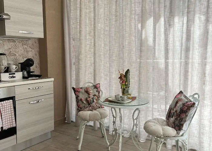 La Romantique And Tropea