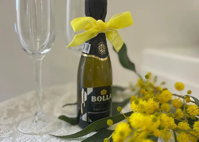 La Romantique And Tropea Parghelia